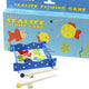 Simplement pour les enfants simplement pour le jeu de tige en bois avec du poisson