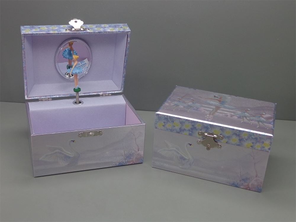 Boîte à bijoux scintillante avec musique. cygnes