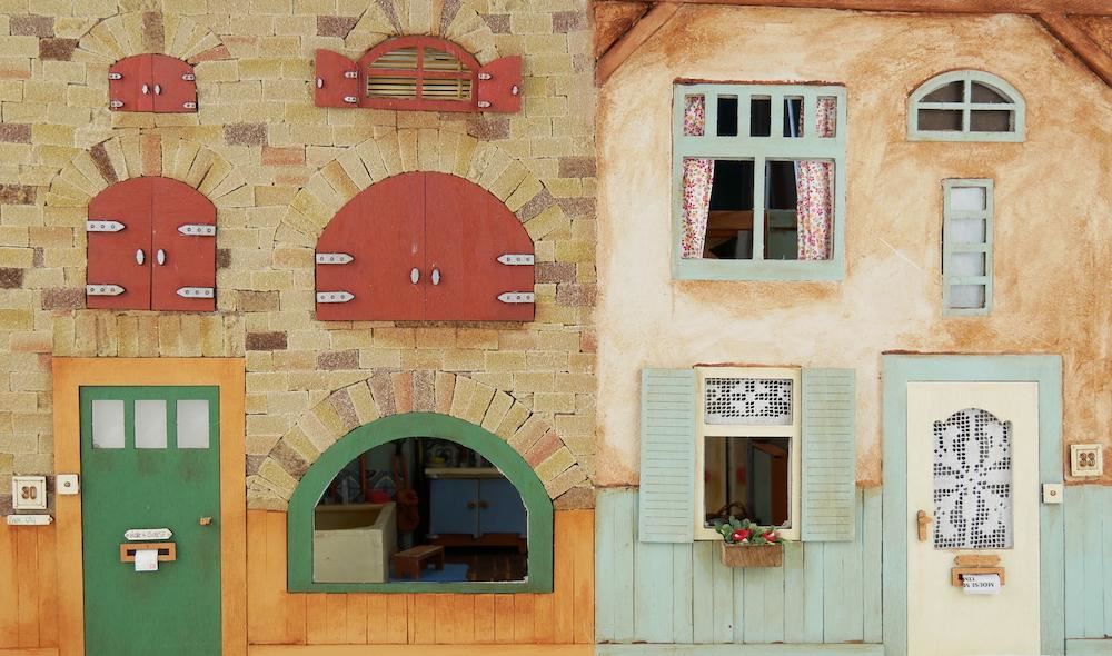 La maison des souris : bricolage de portes et fenêtres