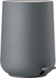 Zone Danemark Poubelle à pédale Nova - Poubelle de salle de bain à fermeture douce - Petite poubelle - Accessoires de salle de bain - Plastique - 5 litres - 29 x 23 cm - Gris