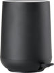 Zone Danemark Poubelle à pédale Nova - Poubelle de salle de bain à fermeture douce - Petite poubelle - Accessoires de salle de bain - Plastique - 5 litres - 29 x 23 cm - Noir