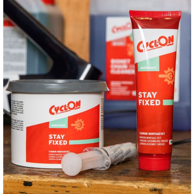 Cyclon Stay Fixed Carbon M.T. Coller 150 ml (en blister paquet)