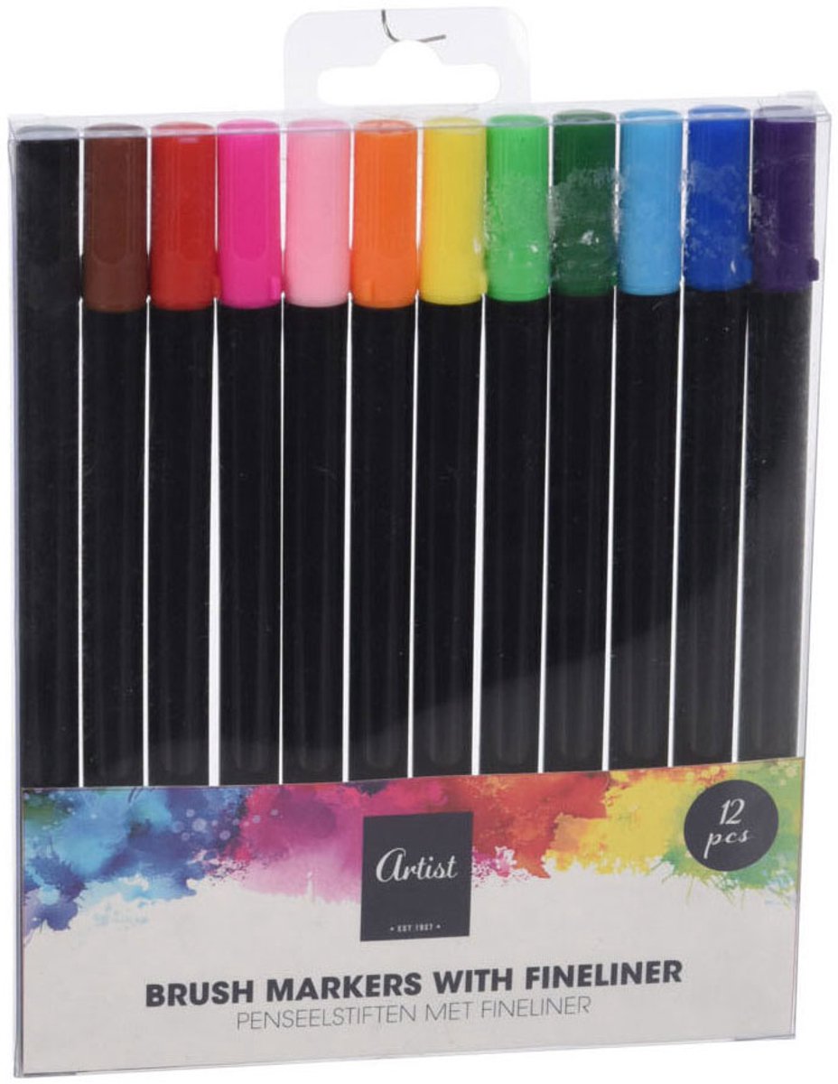 Brosser le stylo avec un ensemble Fineliner
