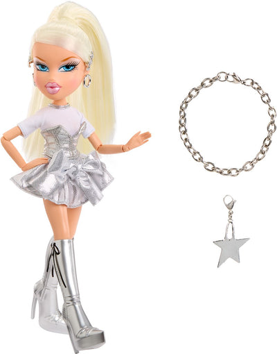 Cloe de poupée tendance Bratz mga charmz avec bracelet à breloques et accessoires.