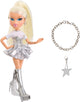 Cloe de poupée tendance Bratz mga charmz avec bracelet à breloques et accessoires.