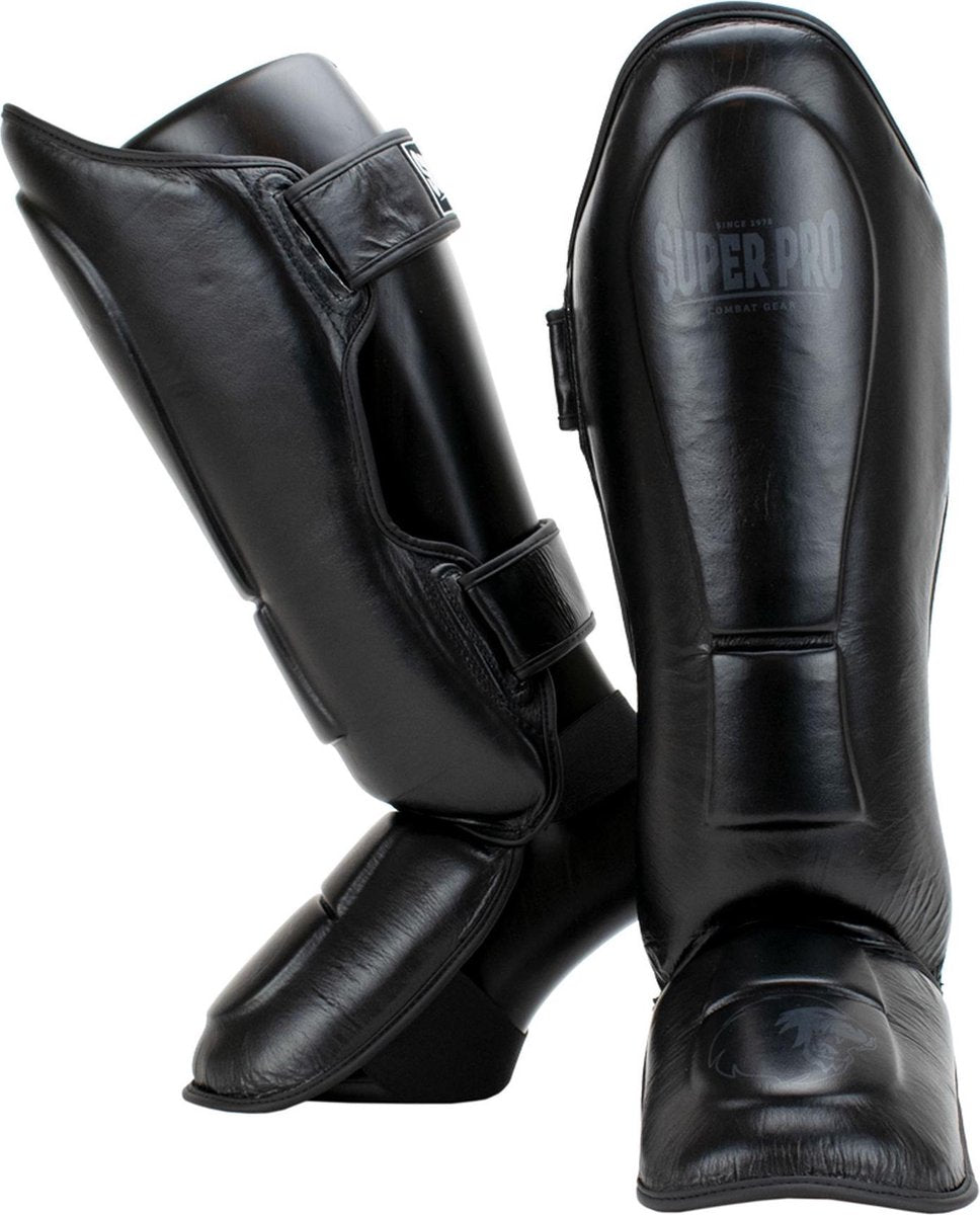 Protège-tibia en cuir Super Pro Combat Gear Guardian noir moyen
