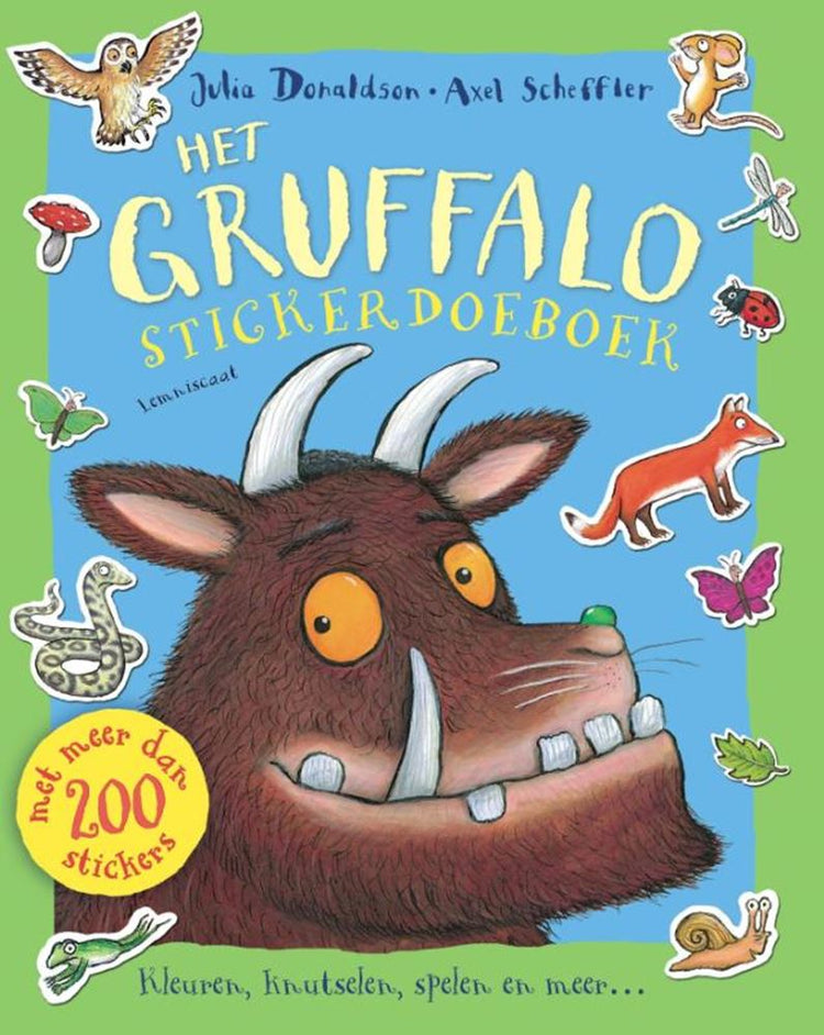 Le livre d'activités avec des autocollants Gruffalo. 4+