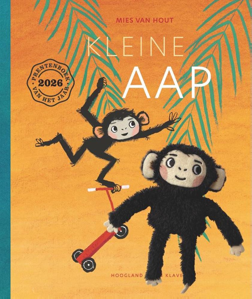 Petit singe avec peluche. 4+