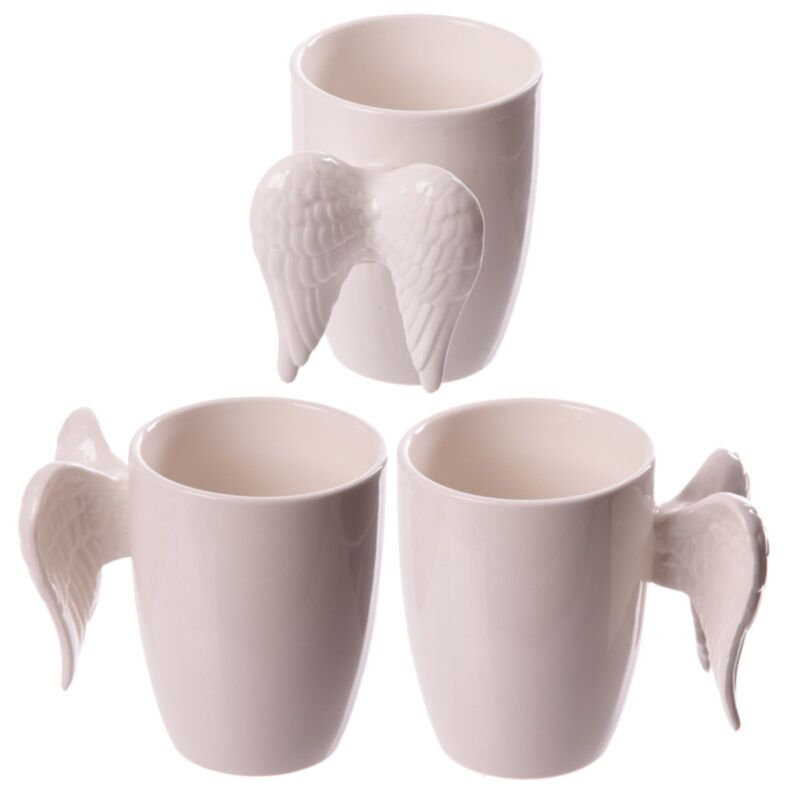 Tasse en céramique de poignée formée de l'aile ange