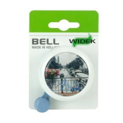 Vélo blanc à clochettes Widek sur le pont du canal sur la carte