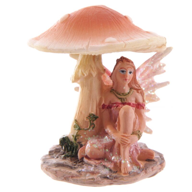 Fleurs de fleurs reposant sous les champignons