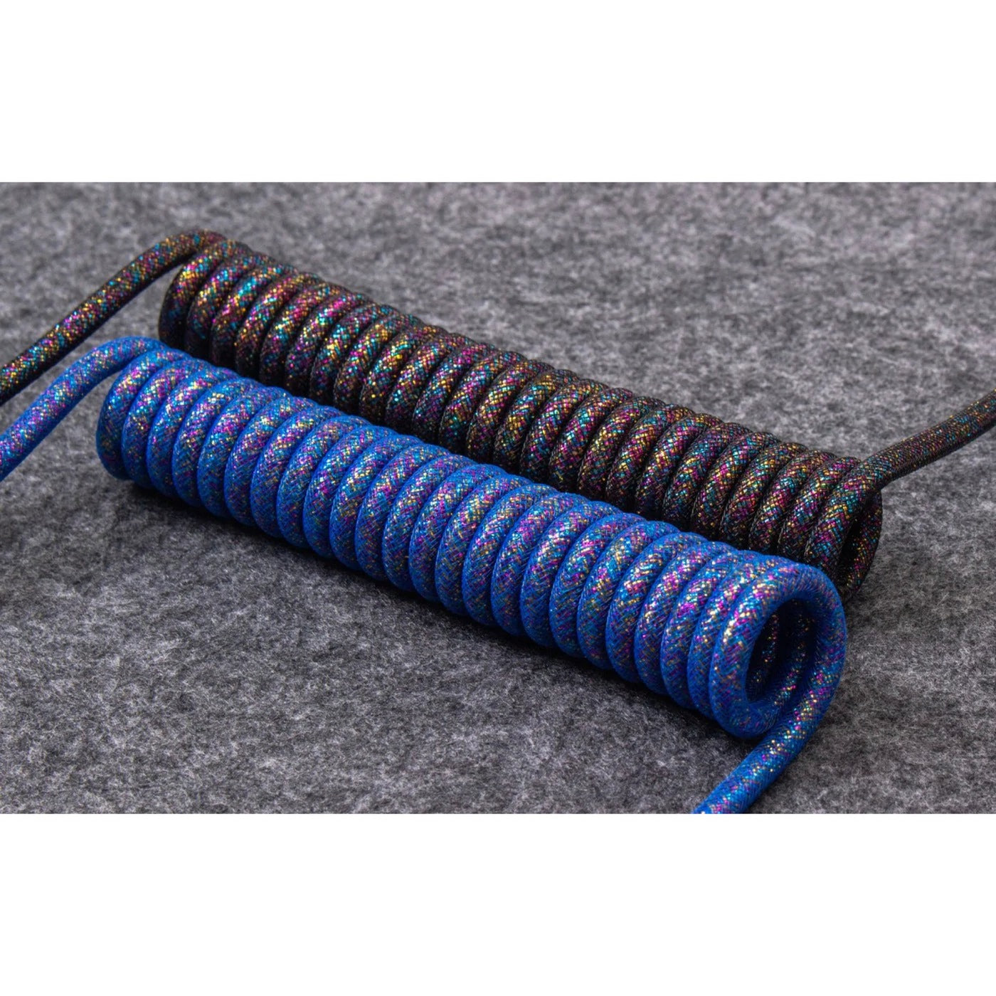 Keychron Premium Coiled Aviator Cable Rainbow Plated Blue (câble aviateur spiralé de qualité supérieure, plaqué arc-en-ciel)