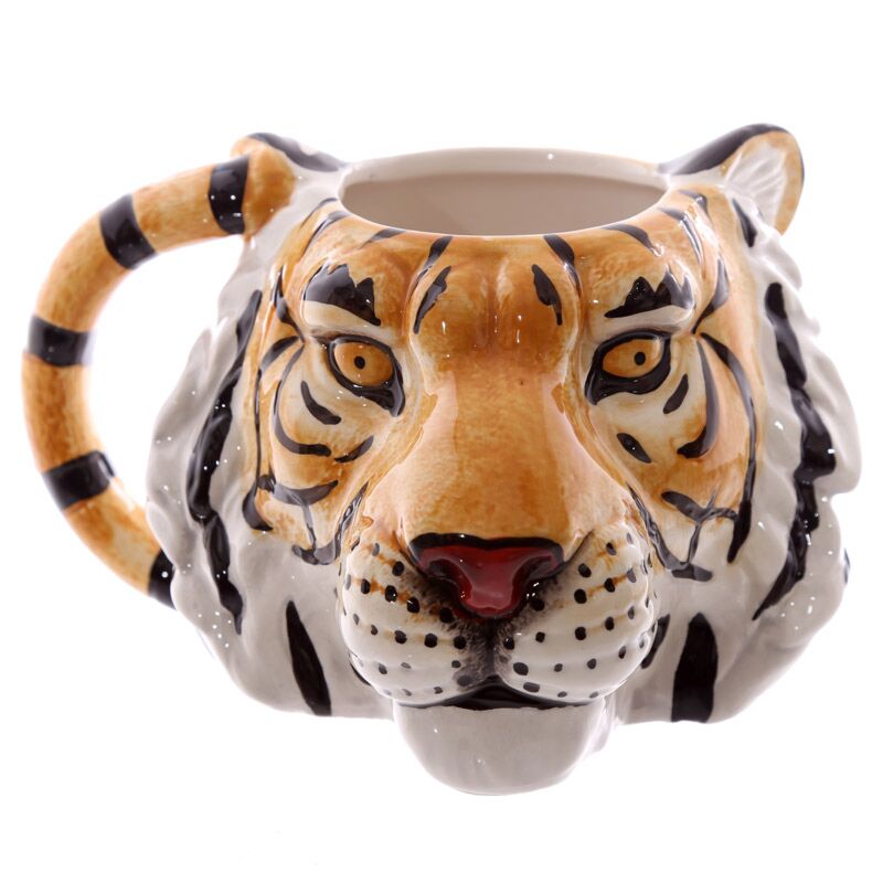 Tasse en céramique formée au tigre
