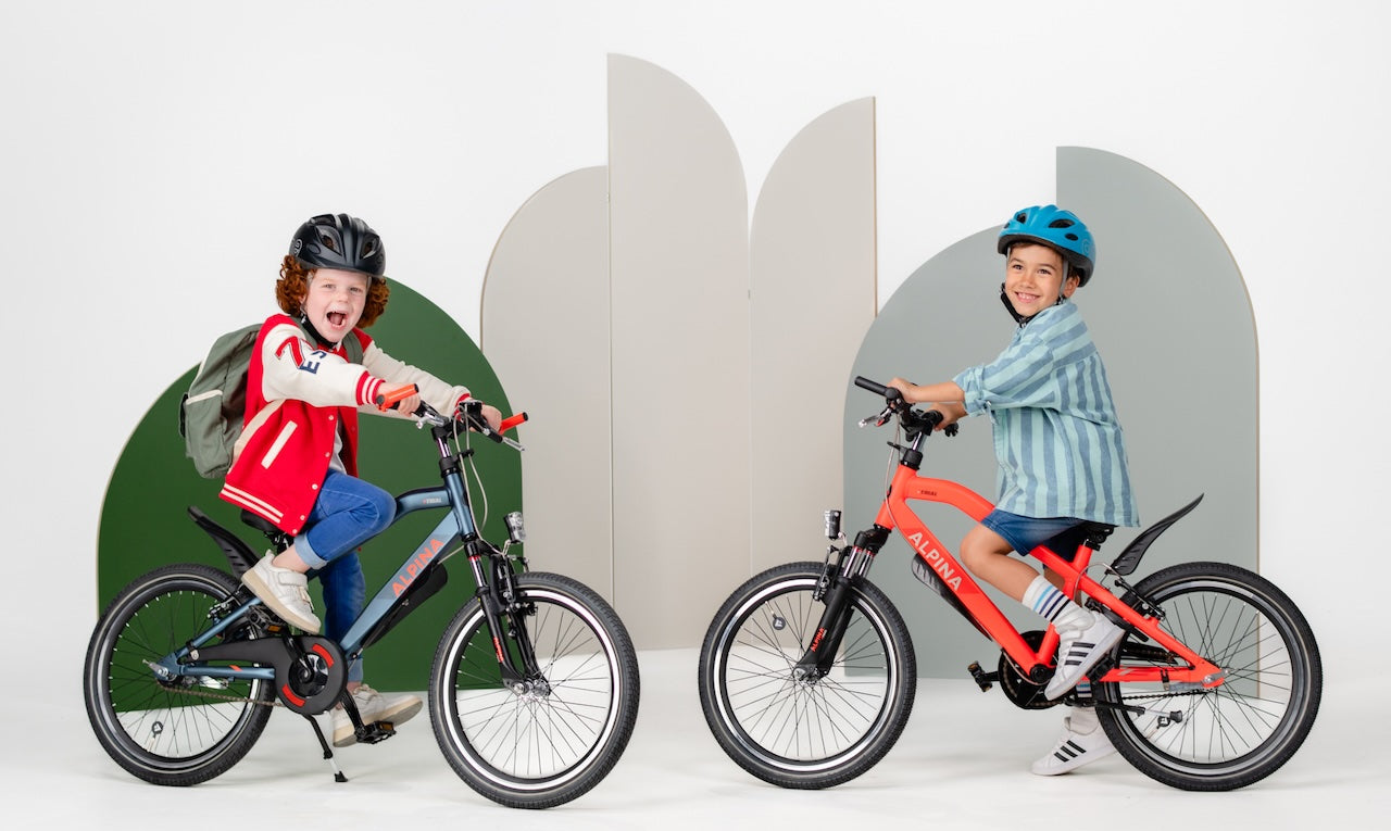 Enfants à vélo à l'extérieur avec des accessoires de Fietsaccessoires.nl