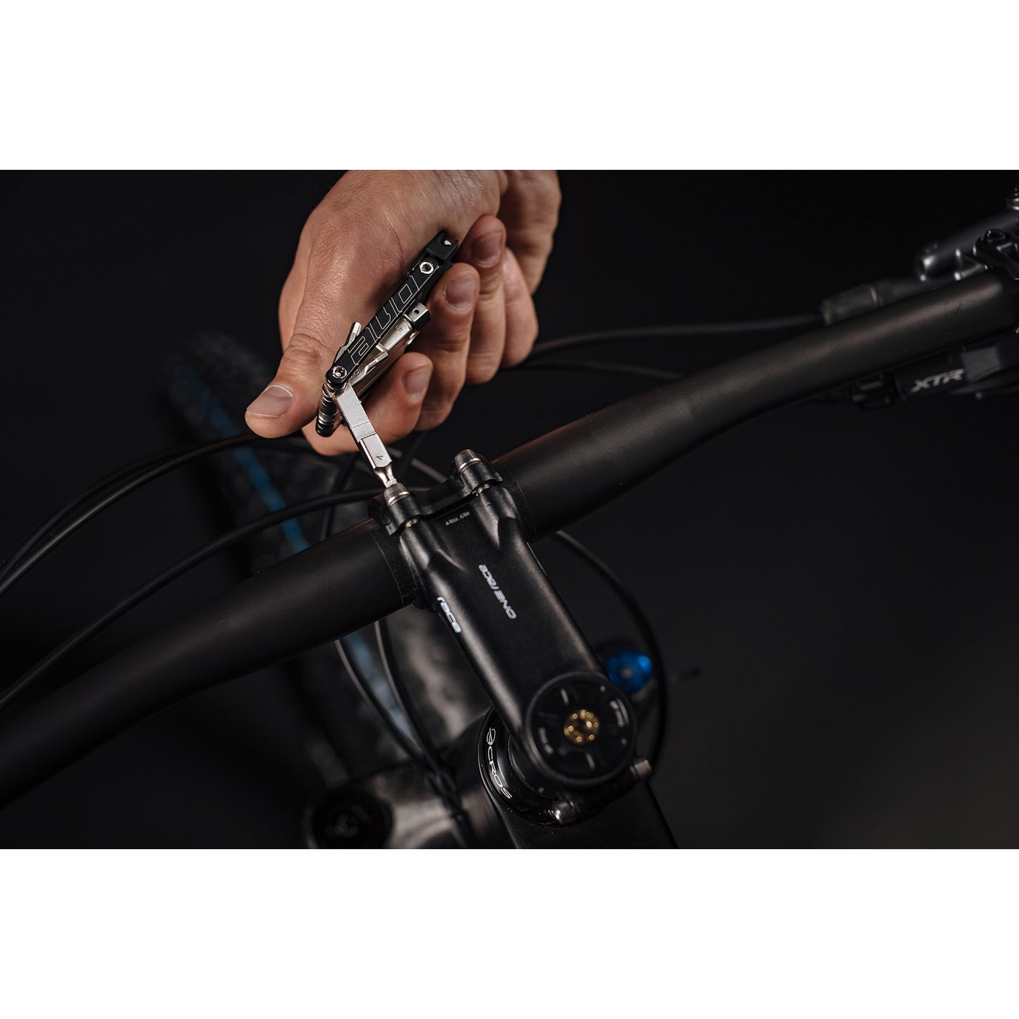 Un un multi-outils 16 unisize noir