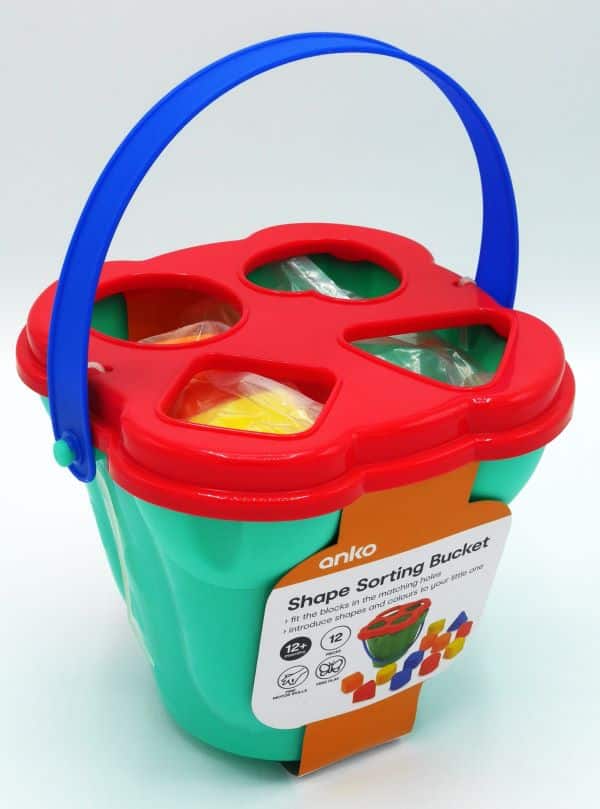 Playgo forme un seau de ragoût avec 12 cubes