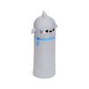 Adoramals Archie de Shark Prayon en silicone debout