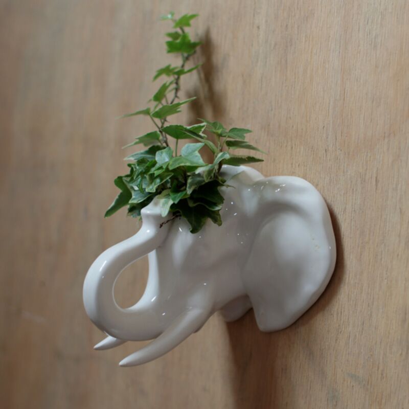 Decoration de paroi de la tête d'éléphant en céramique à l'intérieur