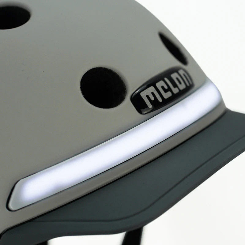Casque de melon avec l'éclairage E-Series Metropolis XL-XXL