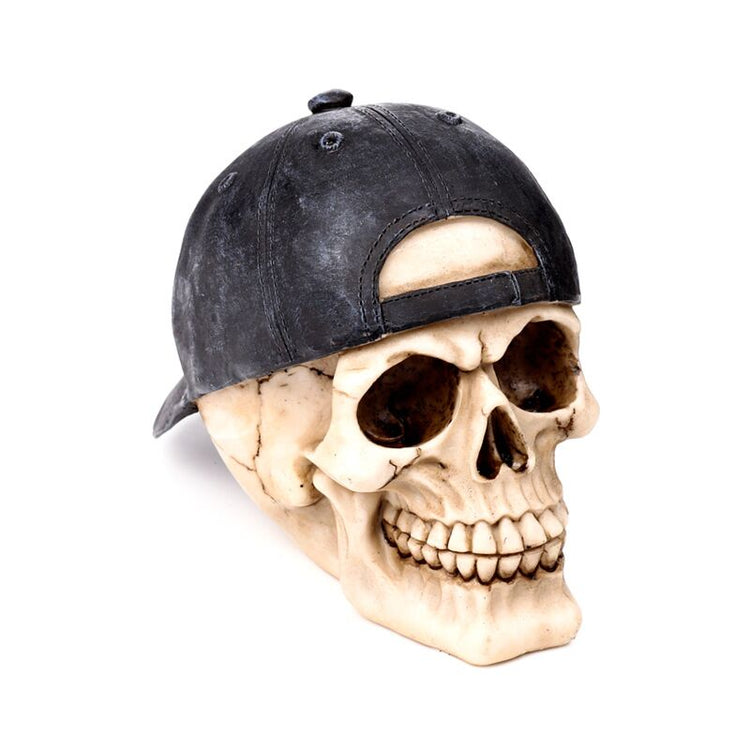 Crâne avec casquette de baseball à l'envers