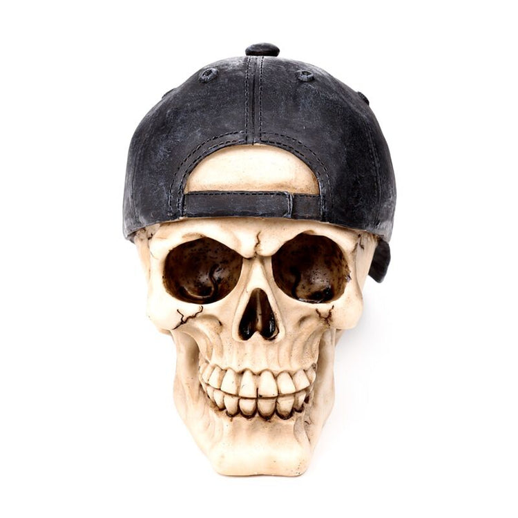 Crâne avec casquette de baseball à l'envers