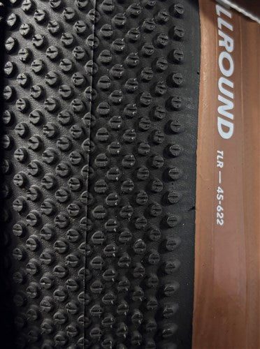 Pneu Schwalbe 40-622 g-one polyvalent noir marron pliable TLR gravier