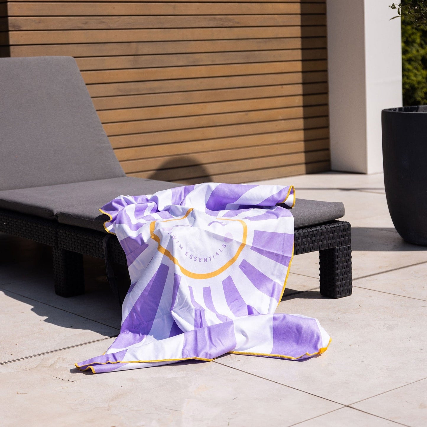 Happy Sunshine | Serviette en microfibre blanc violet 135 x 65 cm