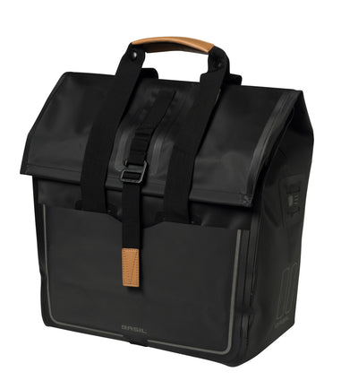 Basil Urban Dry Shopper - sac à dos de vélo imperméable, détails en cuir végétal, fermeture réglable, réflexion, noir mat