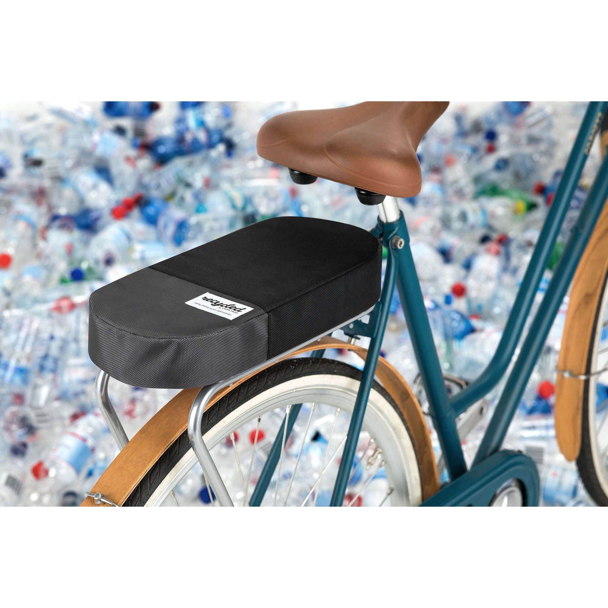 Couchée de comportement des bagages recyclée 38 cm gris noir