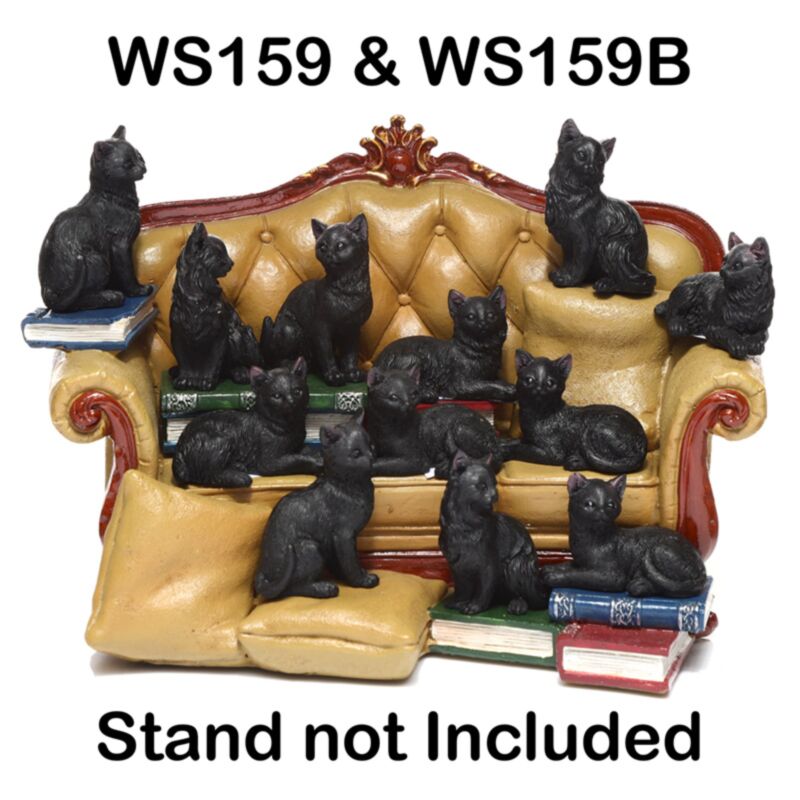 Les statuettes miniatures du collectionneur de chat noir
