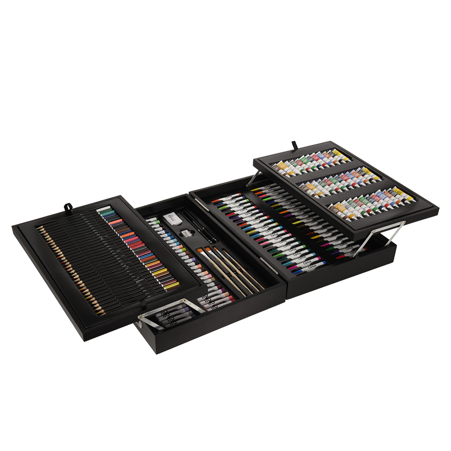 Peintre et signes dans une valise