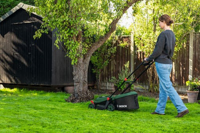 Bosch tondeuse à batterie verte rotak 18v-34 | y compris 1 batterie li-ion 18 v (4,0 ah) + chargeur al18v-44 + prise mulch - 06008b9n00