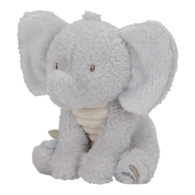 Les Little Dutch Safari Friends embrassent un éléphant