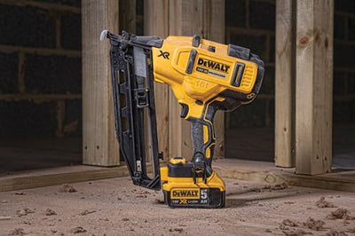 Cloueur de finition Dewalt dcn660n 18v 16ga | corps - sans piles ni chargeur - dcn660n