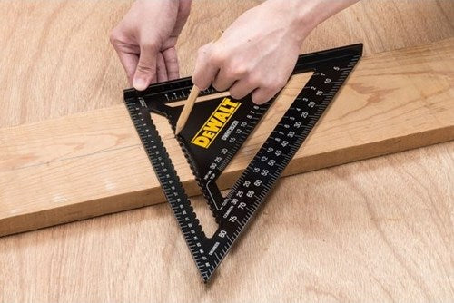 Triangle de construction Dewalt dwht25228-0 | carré de vitesse | 300 mm | métrique - dwht25228-0