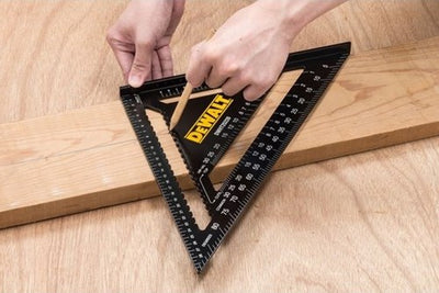Triangle de construction Dewalt dwht25228-0 | carré de vitesse | 300 mm | métrique - dwht25228-0