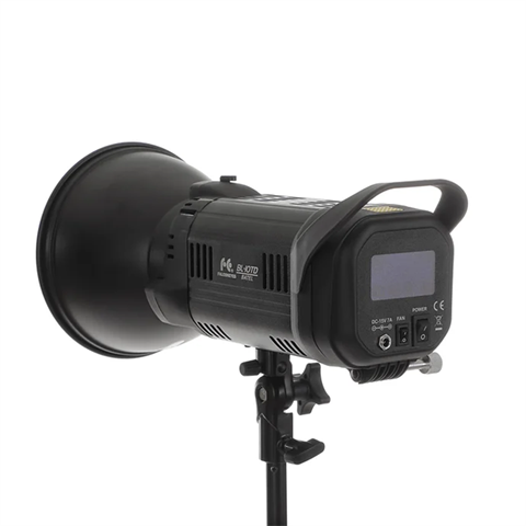 FALCON EYES BI-COLOR LED LAMPE DIMMable BL-10TD sur la démo de batterie