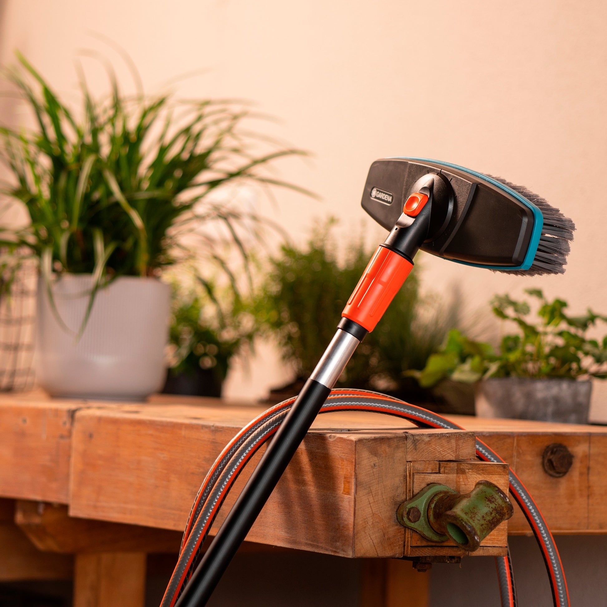Gardena CleanSystem en acier avec pinceau doux pour plus grand,