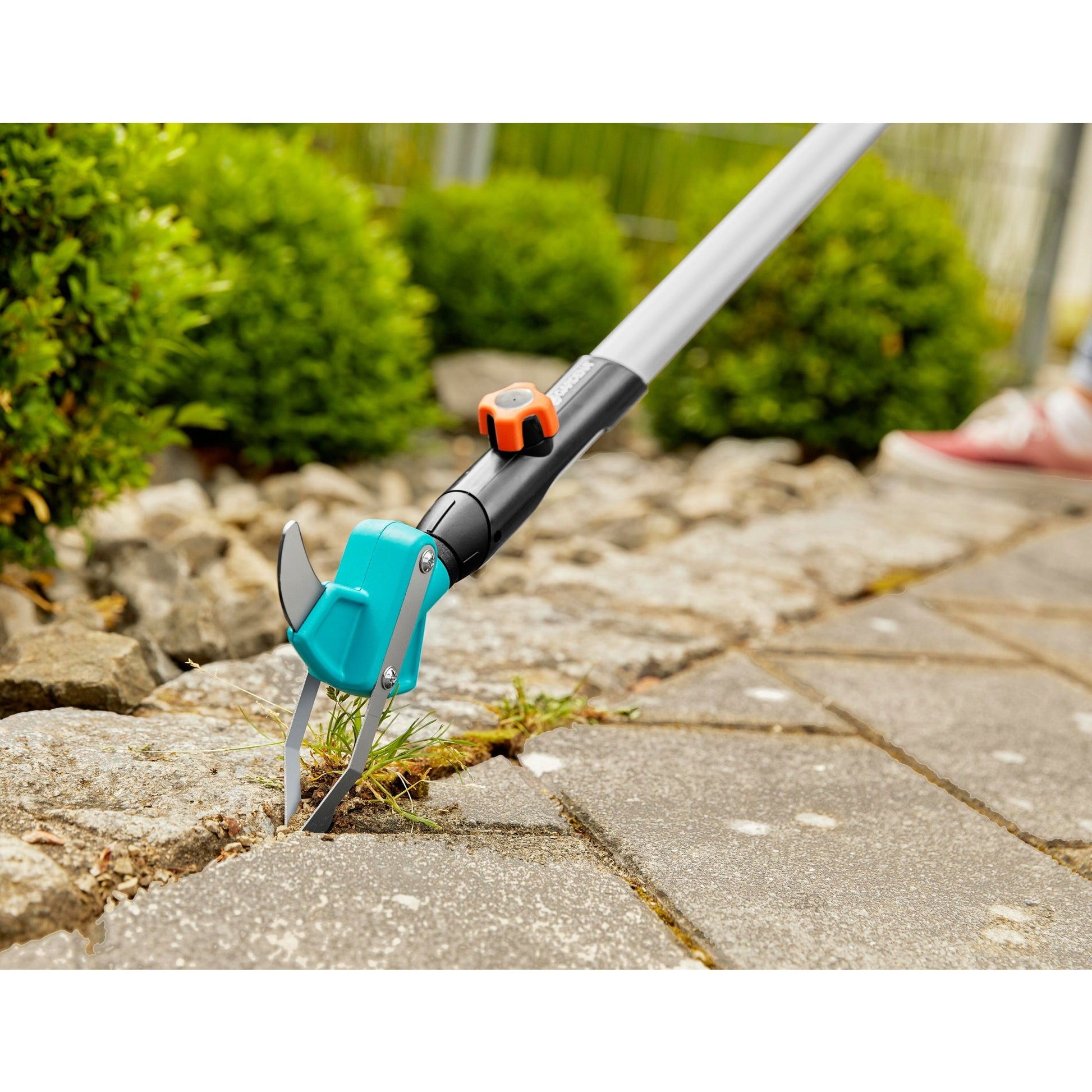 Gardena 2-en-1 Combisystem Weed Weader for Patios