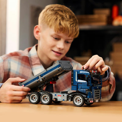 Camion LEGO Technic 42203 avec fonction d'inclinaison