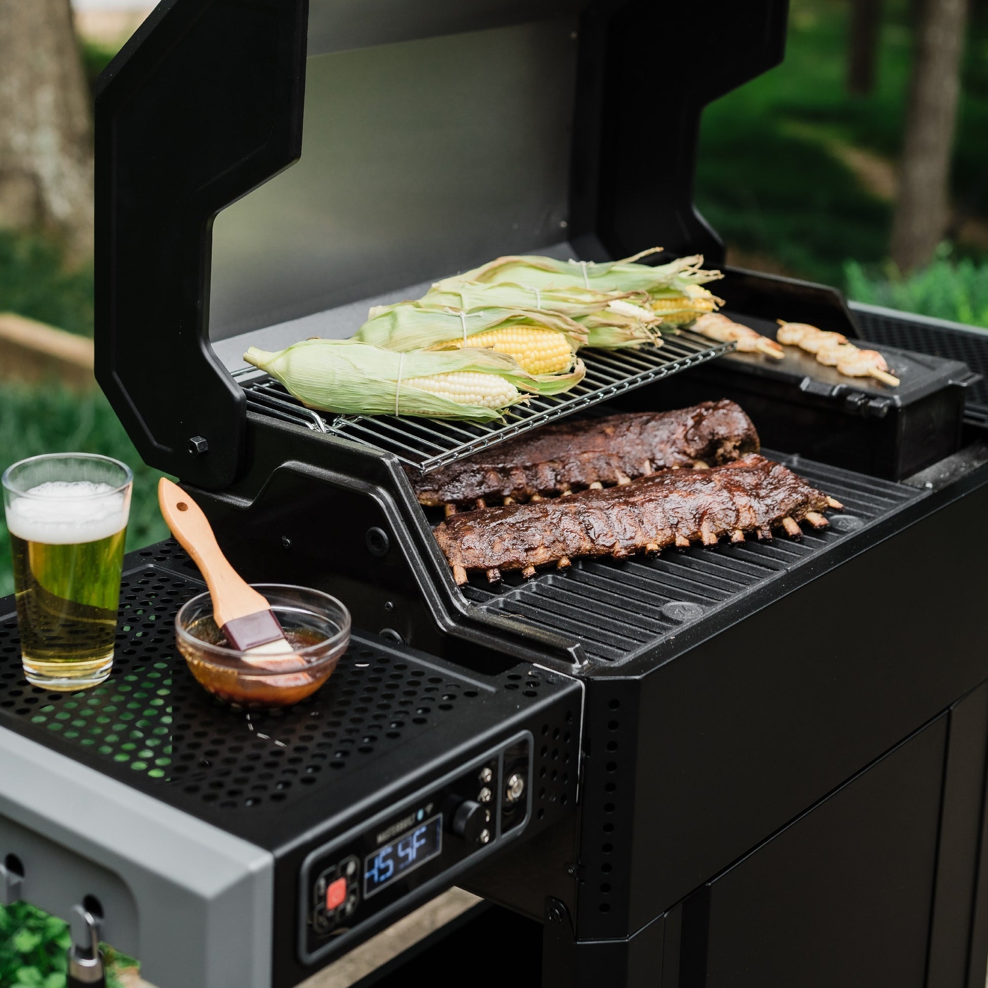 Masterbuilt Autoignite Series 545 Barbecue de charbon de bois numérique E