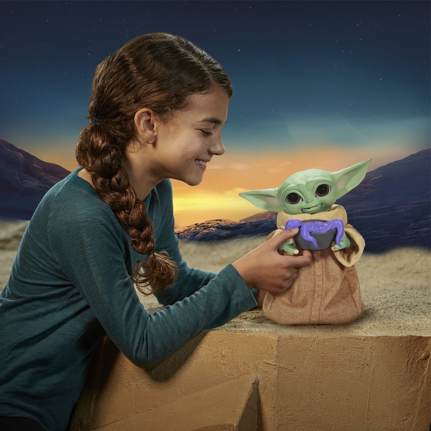 Hasbro Star Wars Galactic Snackin' Grogu