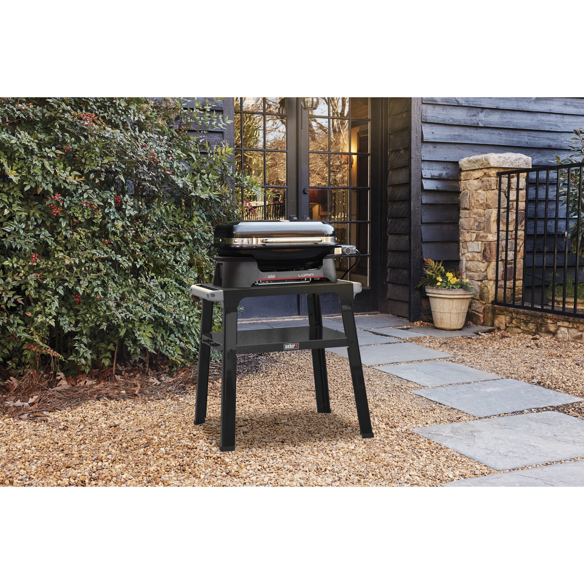 Barbecue électrique extérieur compact Weber lumin avec socle (noir, 4 à 6 personnes, surface de grill 1561 cm²)