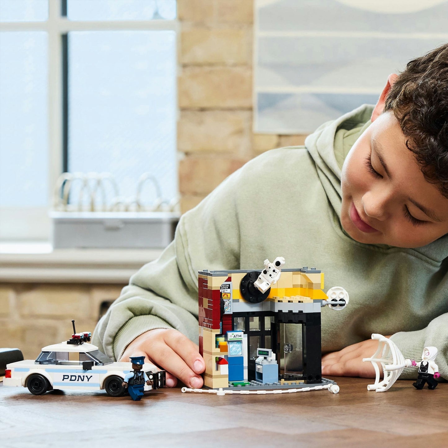 LEGO LEGO Super Heroes 76311 Spider-Verse: Miles Morales Vs. moquerie