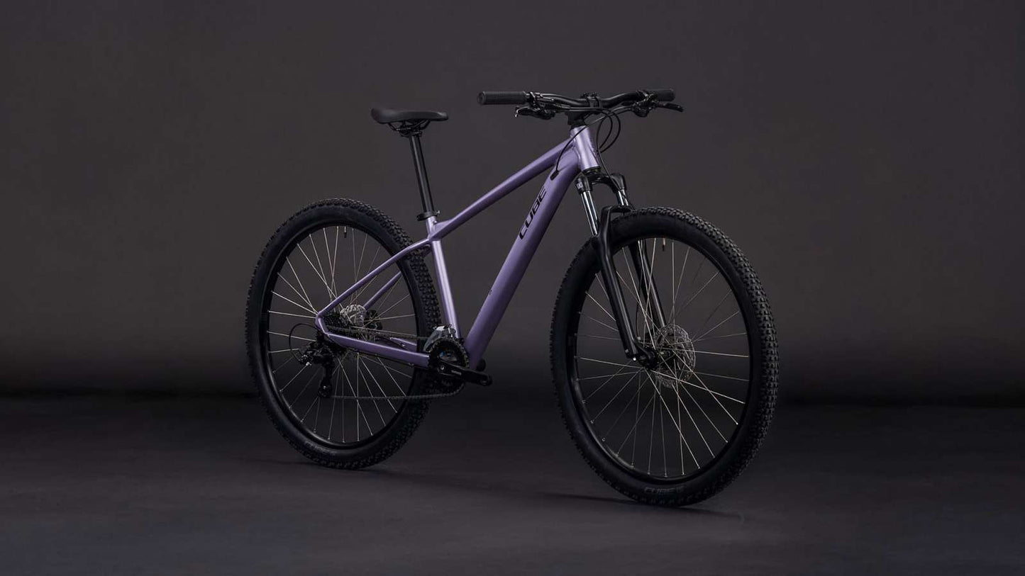 Cube vise un violet clair et chrome