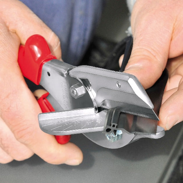 Cutter à mitre de knipex pour profils en plastique et en caoutchouc