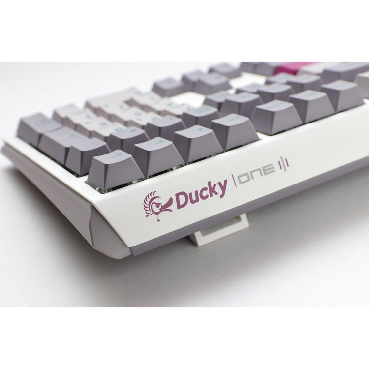 Ducky one 3 mist gray, clavier (gris clair, disposition américaine, rouge cerise mx, led rgb, pbt double-shot, remplaçable à chaud, mécanique charlatan)