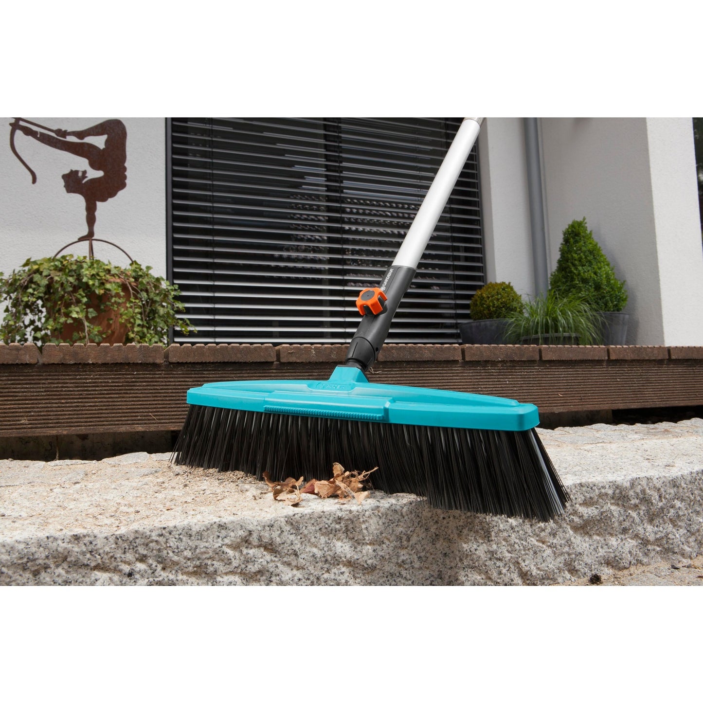 Gardena Combisystem Streinbesem avec Schaper