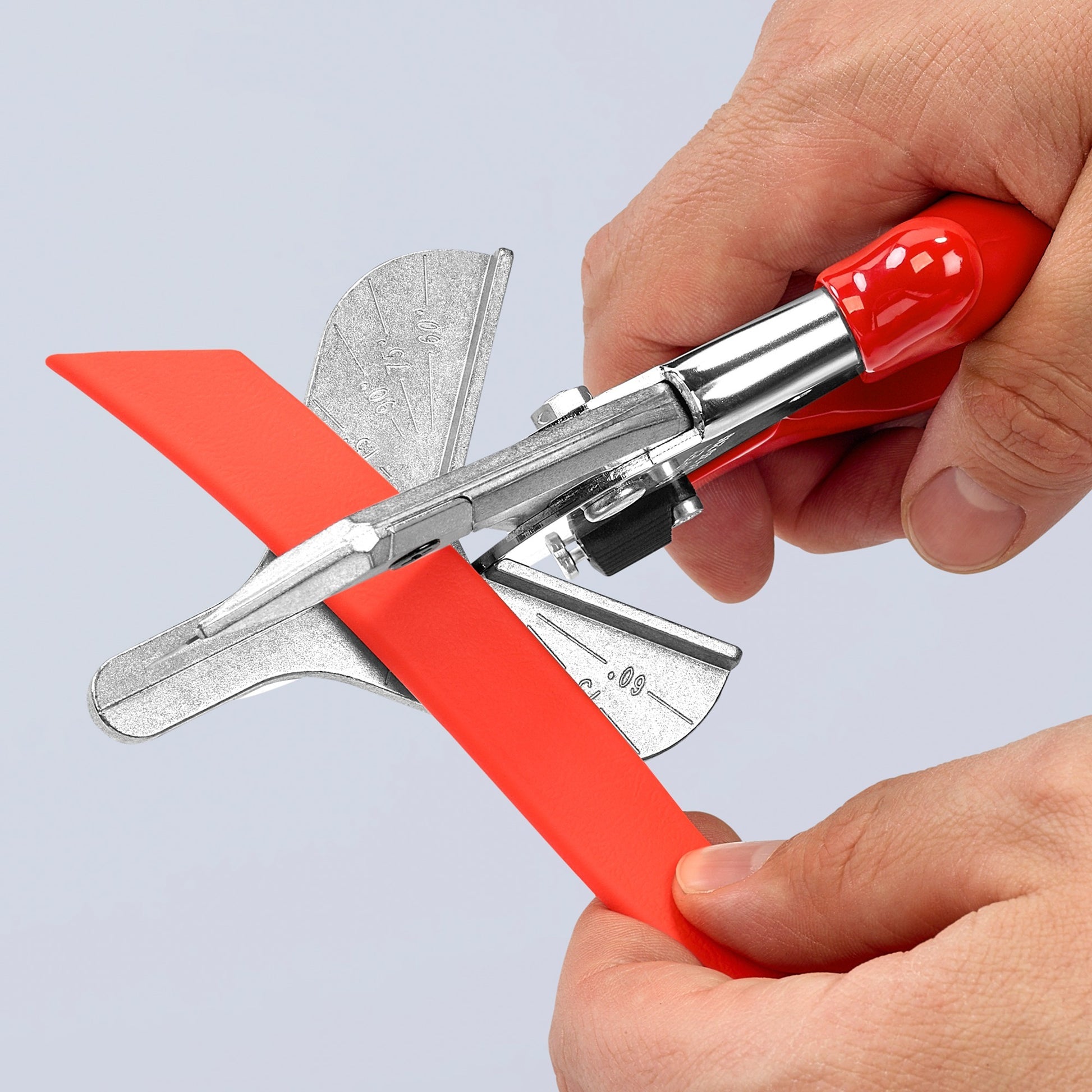 Cutter à mitre de knipex pour profils en plastique et en caoutchouc