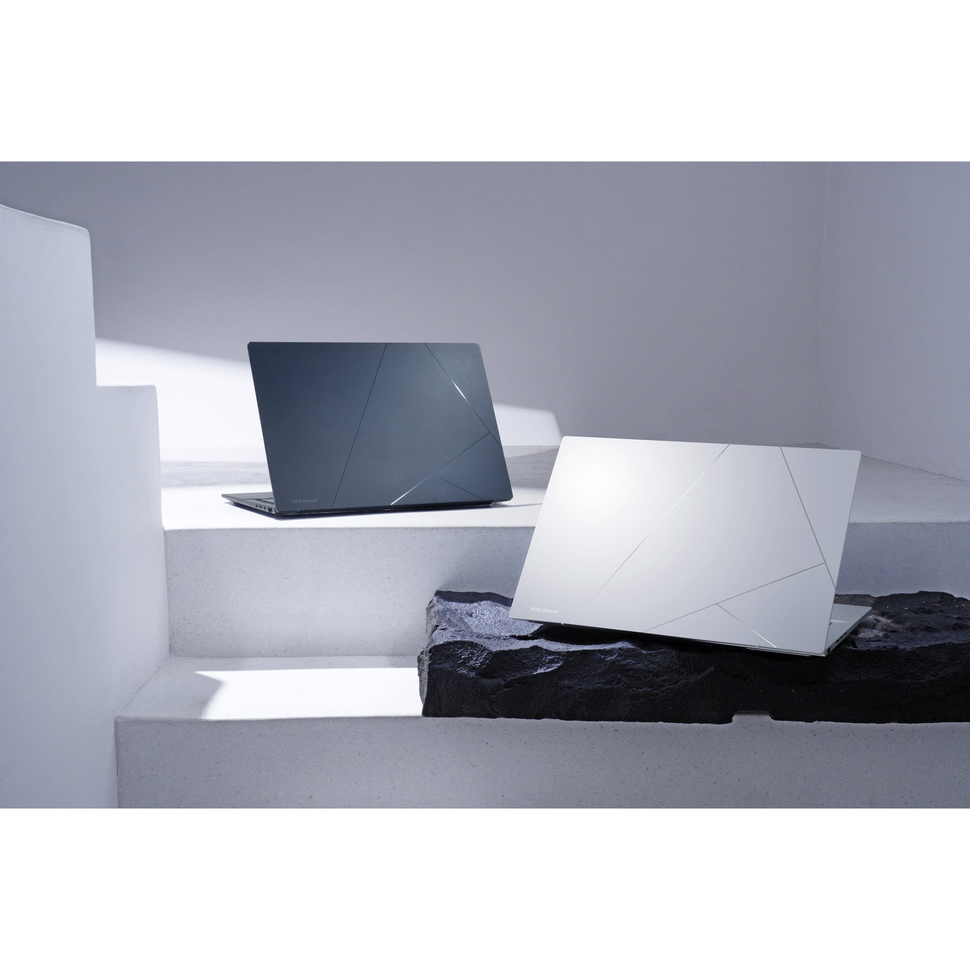 Ordinateur portable Asus ZenBook 14 OLED UX3405ca-QD012W 14 (bleu | Core Ultra 7 255h | Arc 140t | 32 Go | SSD 1 To)